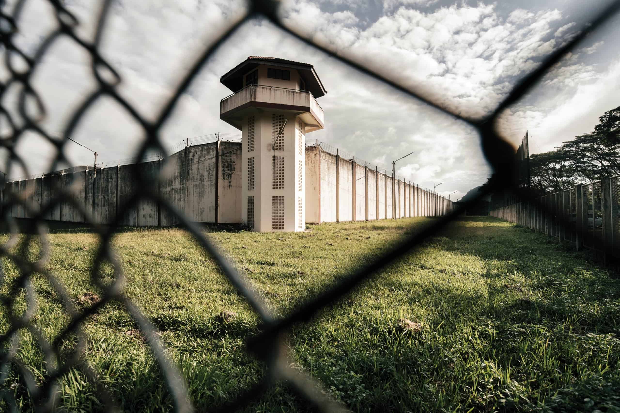 How slash resistant clothing can protect prison officers